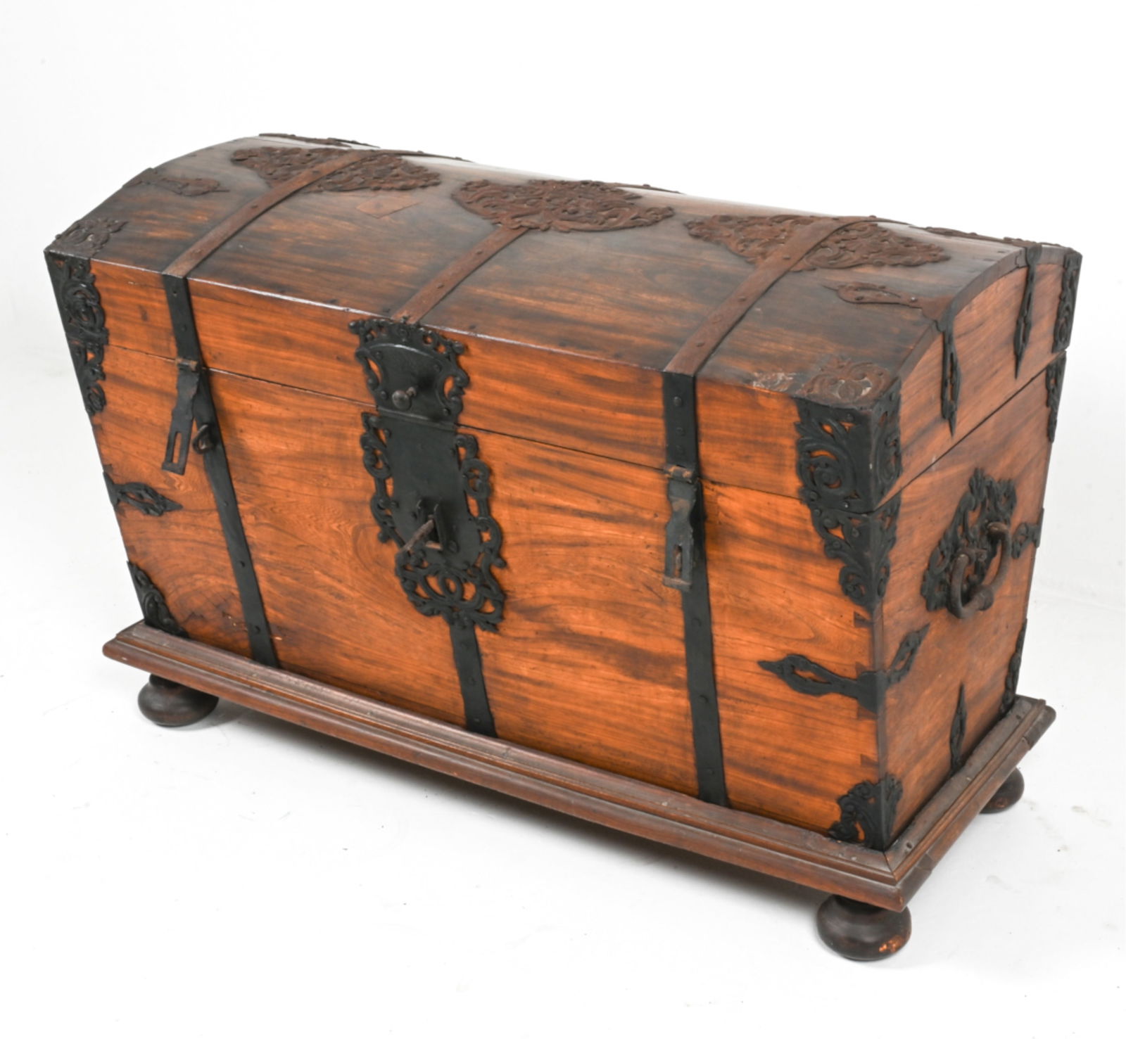 18TH C. BAROQUE CHEST (1 of 19)
