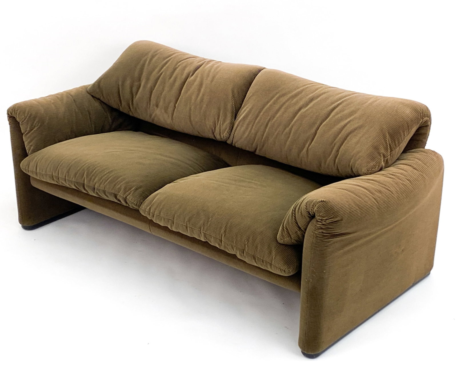 CASSINA MARALUNGA SOFA. C.1970'S (1 of 11)