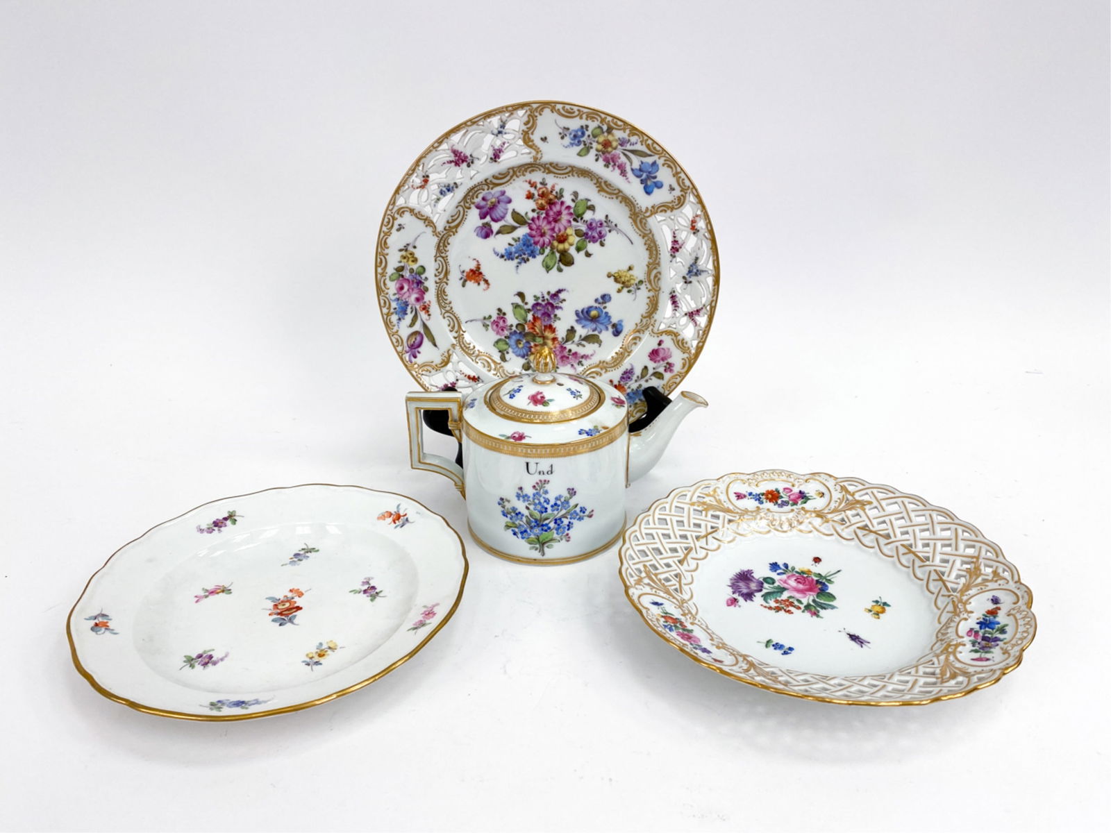 (4) ANTIQUE MEISSEN POCELAIN PLATES & TEAPOT (1 of 13)