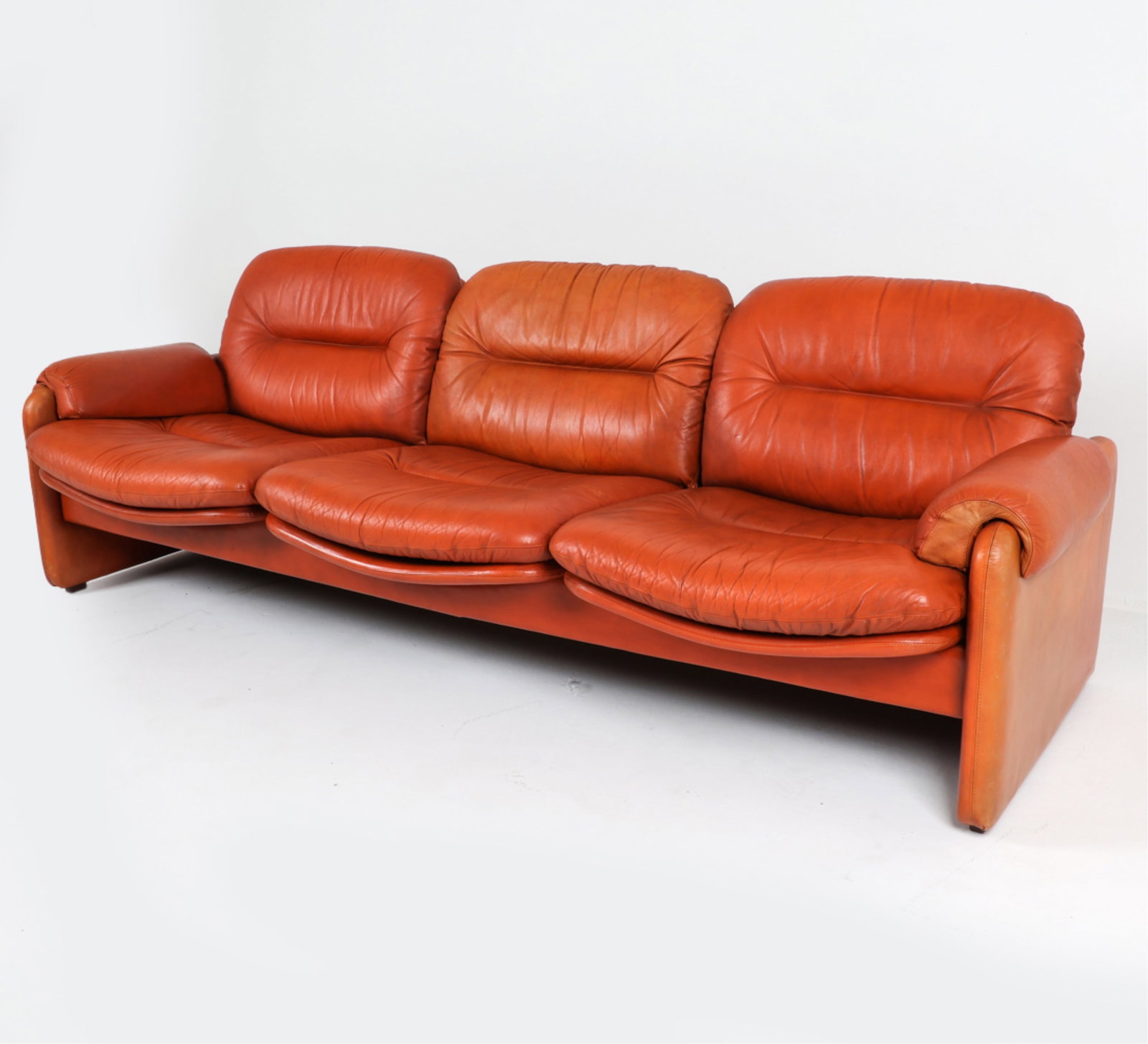 ITALIAN 'CORONADO' LEATHER SOFA BY TOBIA SCARPA (1 of 15)