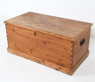 ANTIQUE ENGLISH PINE BLANKET CHEST