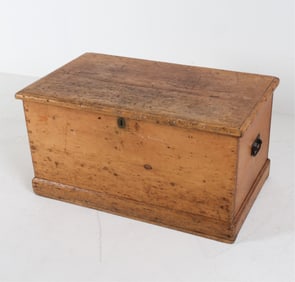 ANTIQUE ENGLISH PINE TRUNK