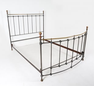 VICTORIAN STYLE WROUGHT IRON QUEEN BED FRAME