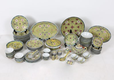 CHINESE FAMILLE JAUNE PORCELAIN SERVICE