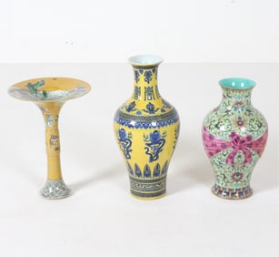 GROUPING OF CHINESE VASES