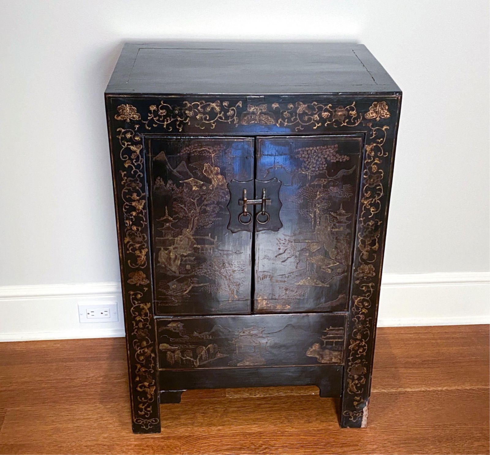 DIMINUTIVE CHINESE LACQUERED CABINET (1 of 12)