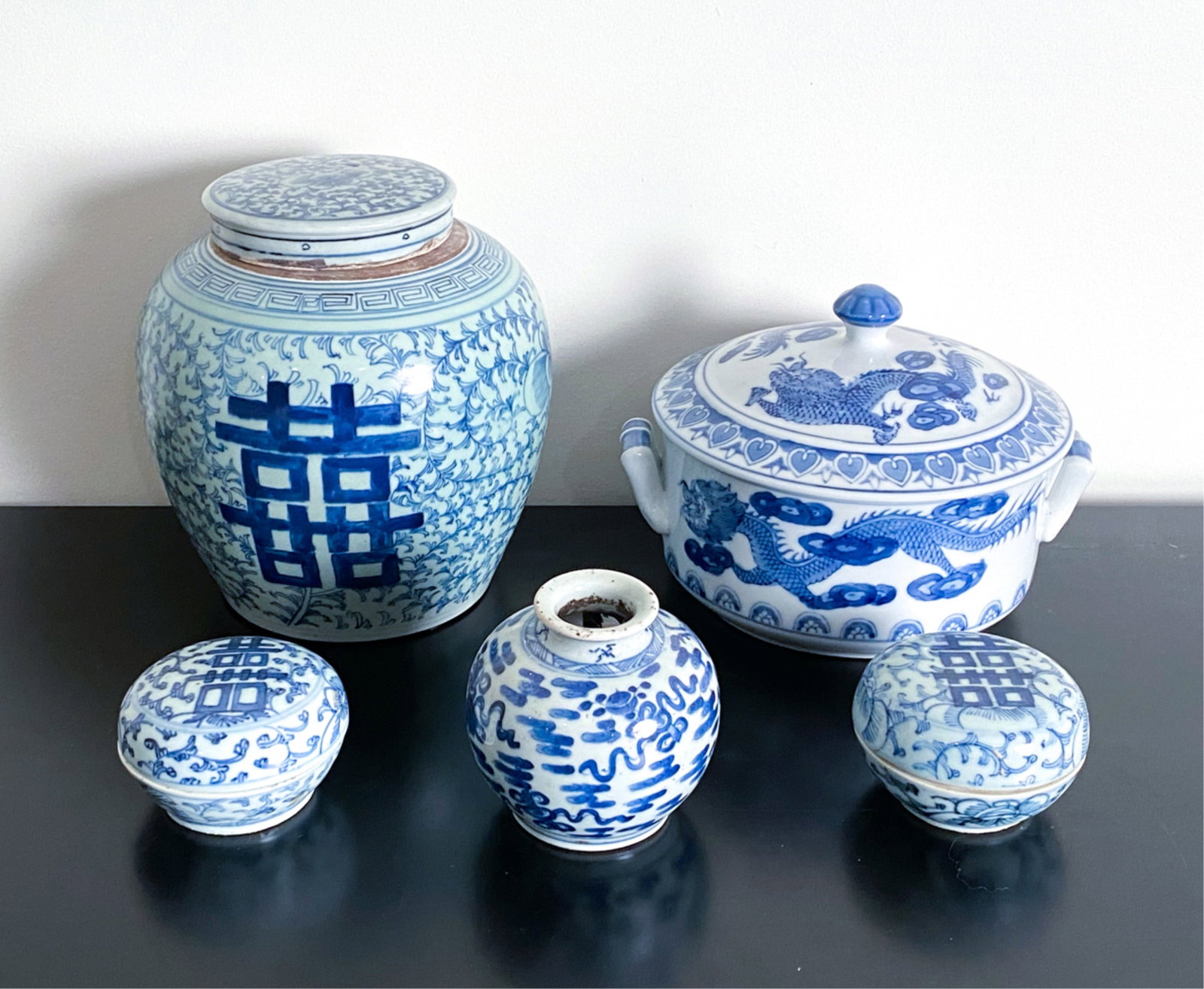CHINESE BLUE & WHITE PORCELAIN GROUPING (1 of 8)