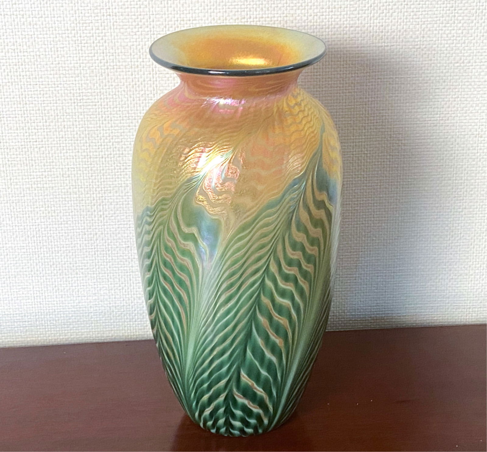 LUNDBERG STUDIOS ART GLASS VASE (1 of 9)