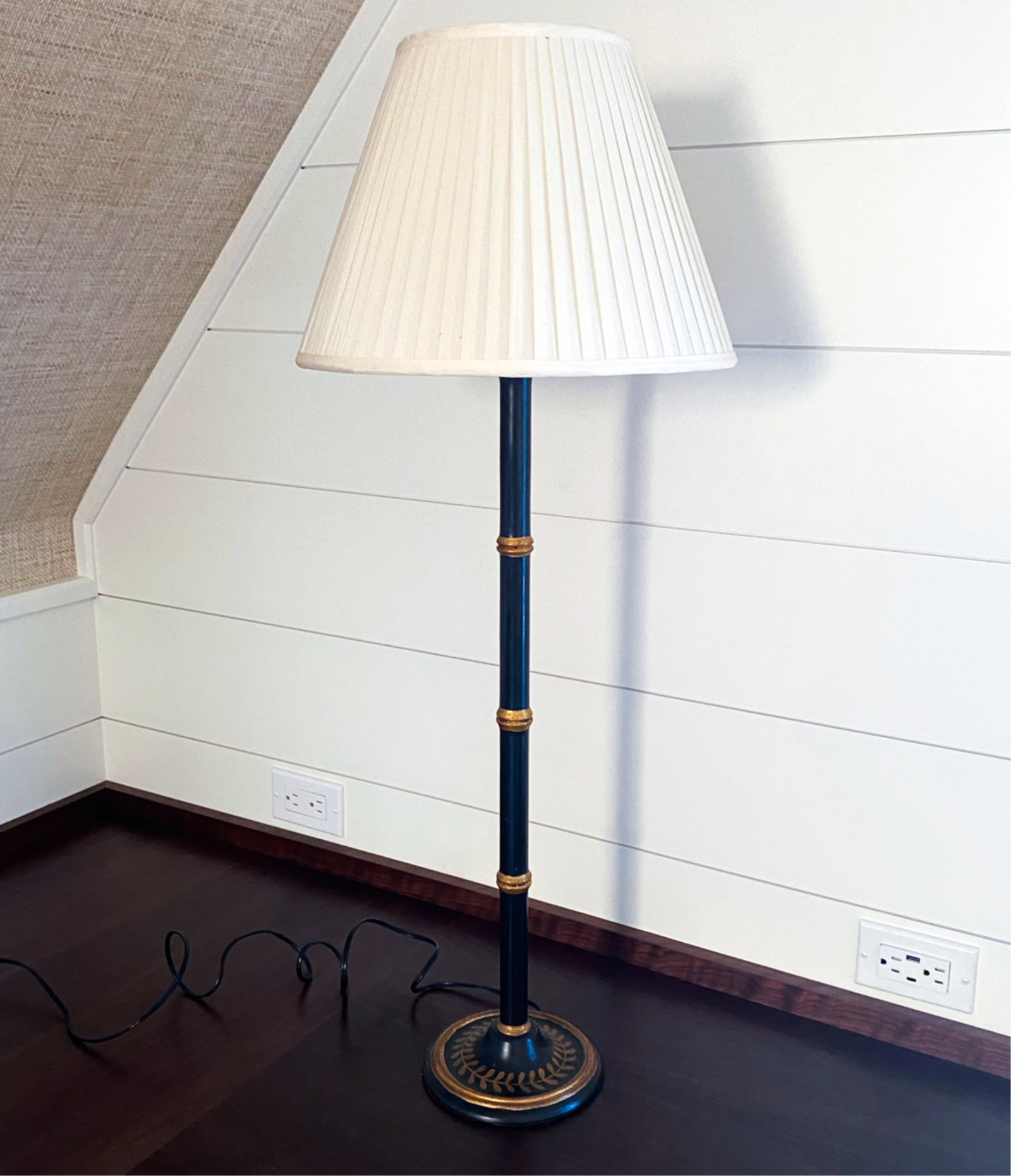 CONTEMPOARY PAINT DECORATED TABLE LAMP (1 of 8)