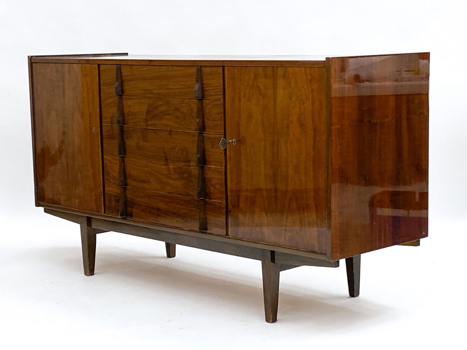WALNUT SIDEBOARD ATTR RAJMUND HALAS C.1960 (1 of 16)
