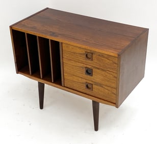 DANISH ROSEWOOD SIDE CHEST BY BROUER. C.1970'S