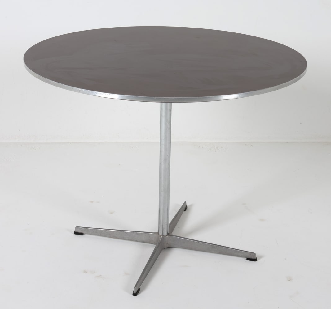 ARNE JACOBSEN FOR FRITZ HANSEN ROUND TABLE (1 of 12)