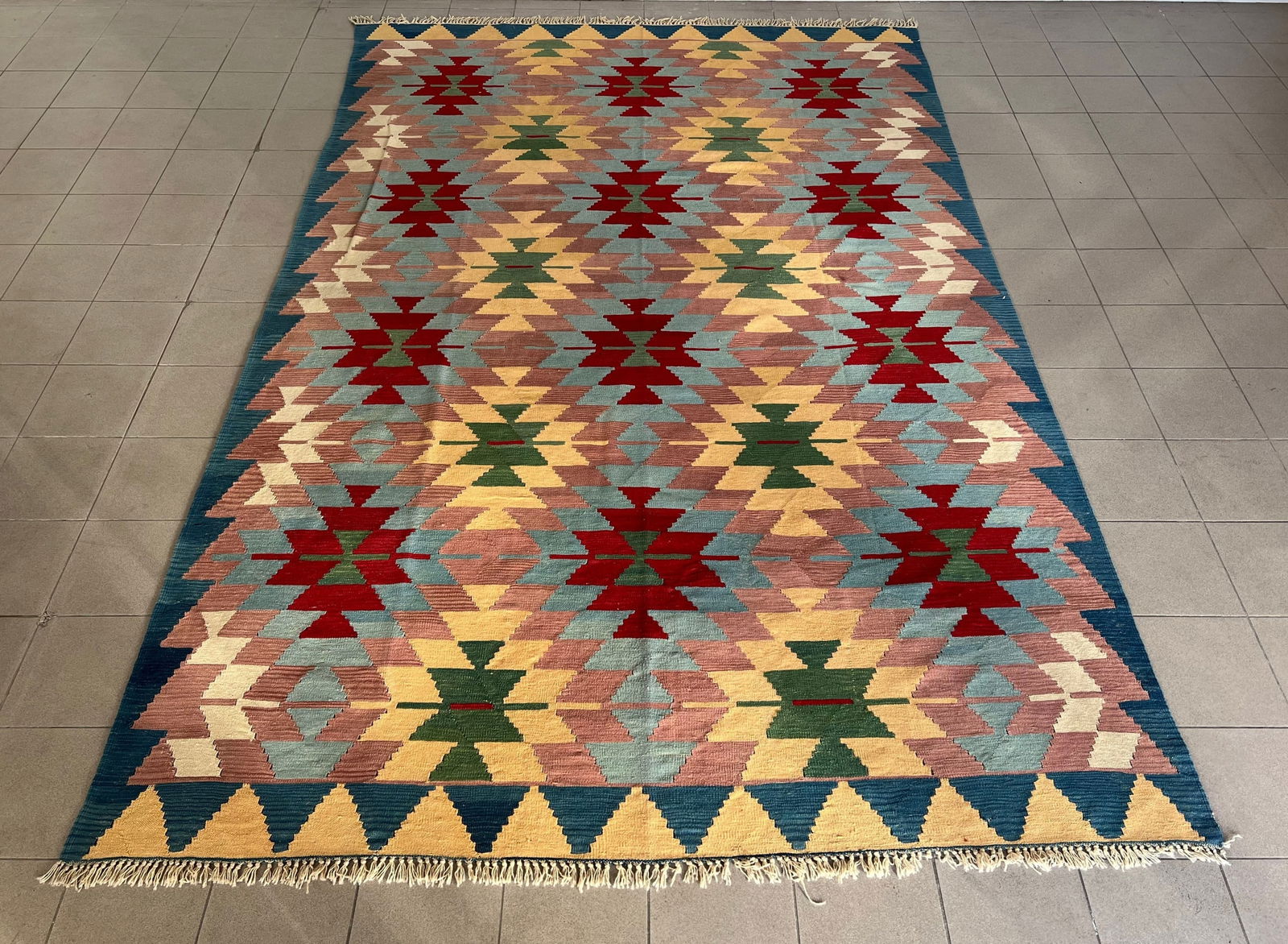 ROOM SIZE TURKISH FLATWEAVE KILIM RUG (1 of 6)