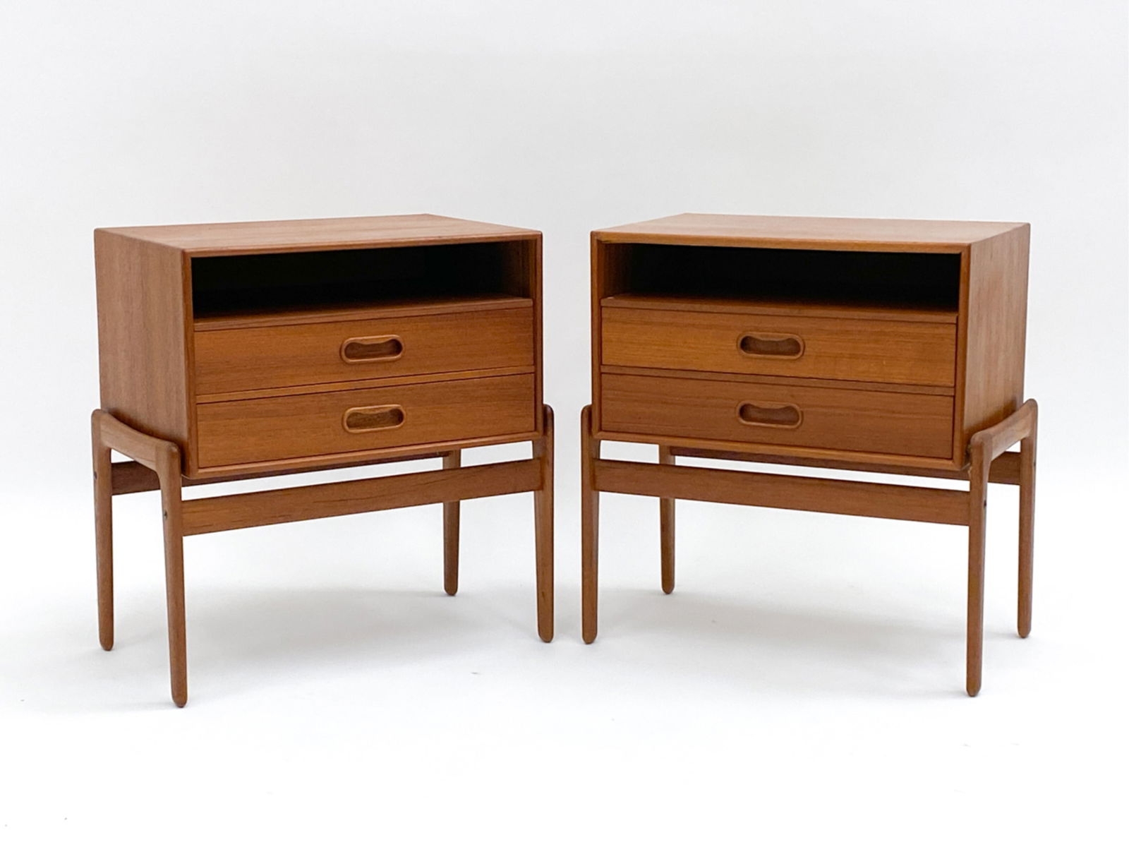 PAIR OF ARNE VODDER TEAK NIGHT STANDS: Unsigned.Dimensions: Dimensions: H 20.25" x W 19" x 12" Condition: Slight scuffs and marks to top, some rubbing to edges.