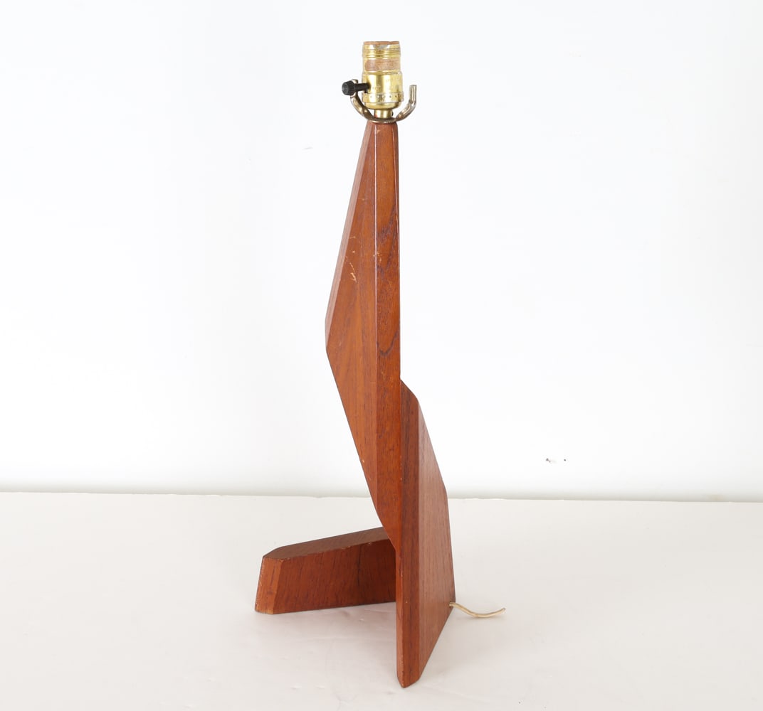 MID-CENTURY SCULPTURAL TEAK TABLE LAMP (1 of 9)