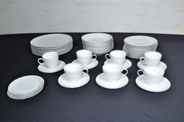 EVA ZEISEL PORCELAIN CHINA GROUPING: EVA ZEISEL PORCELAIN CHINA GROUPING