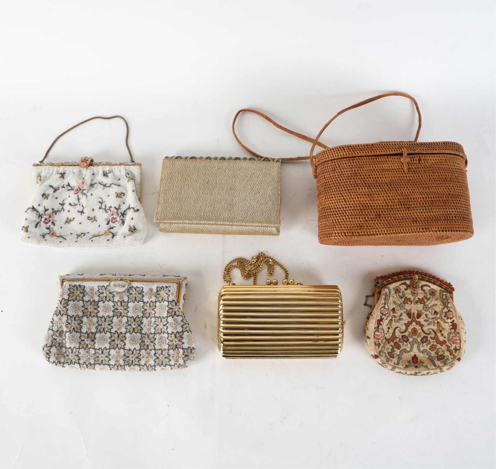 (6) GROUPING OF VINTAGE HANDBAGS & CLUTCHES (1 of 8)
