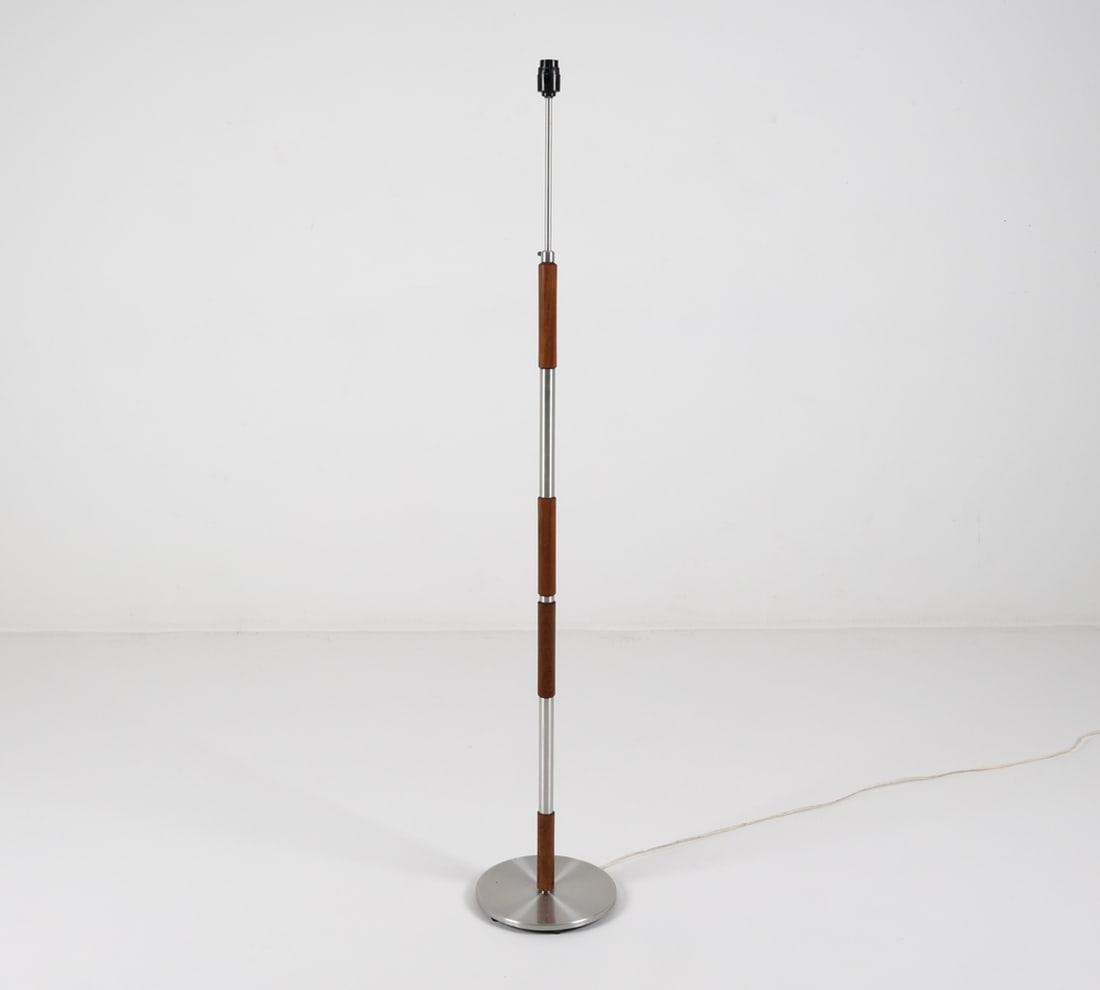 DANISH TEAK & ALUMINUM LAMP MANNER OF HAMMERBORG: In the style of Jo Hammerborg. teak and aluminum post with adjustable top. Dimensions: H (Top of harp) 63.5" x Dia 10" Condition: Marks and scuffs to metal and wood. European plug. May require re-wiri