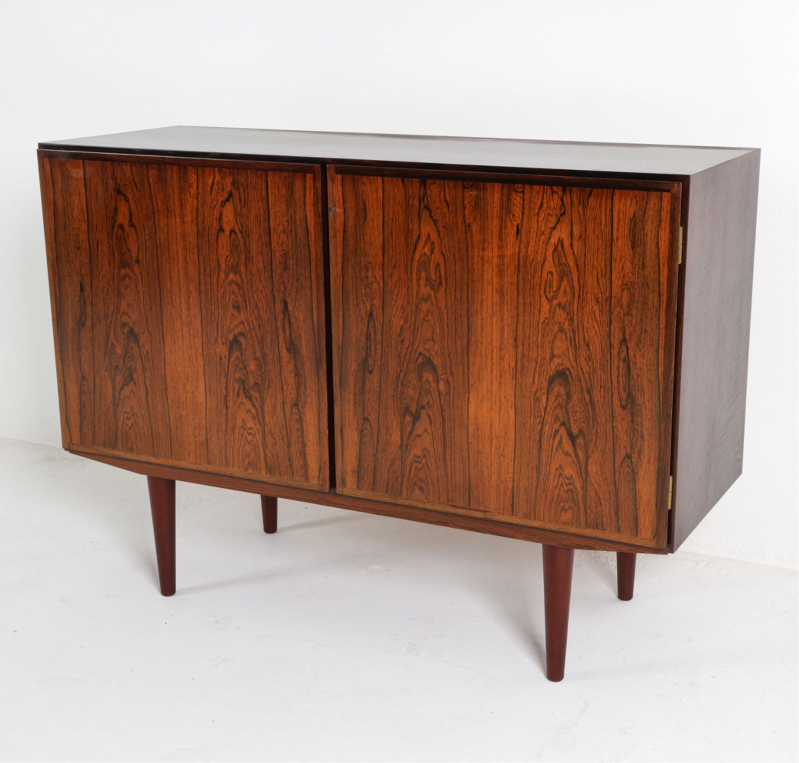 OMANN JUN MODEL 4 DANISH ROSEWOOD CREDENZA (1 of 17)