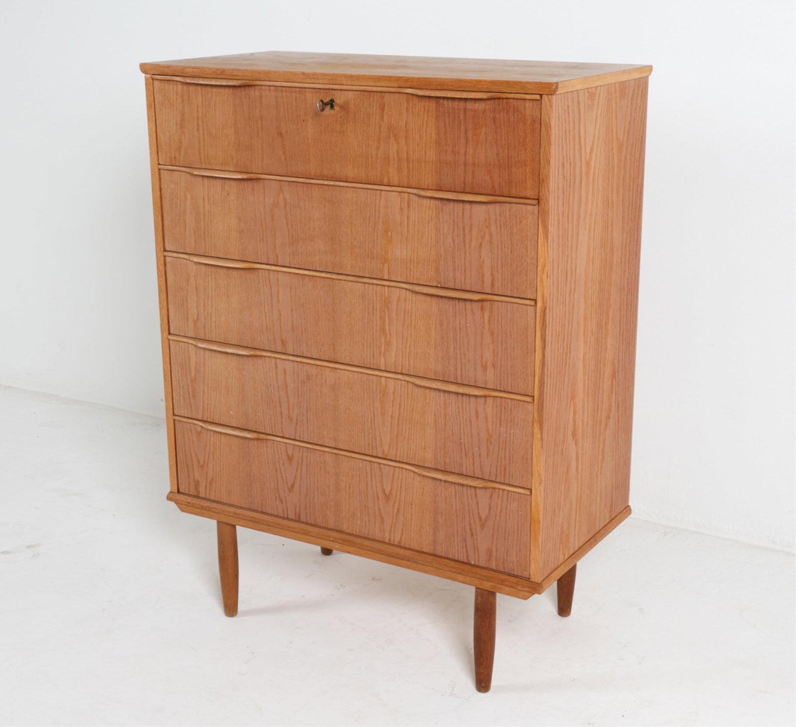 DANISH TEAK CHEST OF DRAWERS C .1960'S: With 1 key. Dimensions: H 44"x W 33.5" Condition: Minor marks and scruffs. Wear consistent with age and use. DMK163
