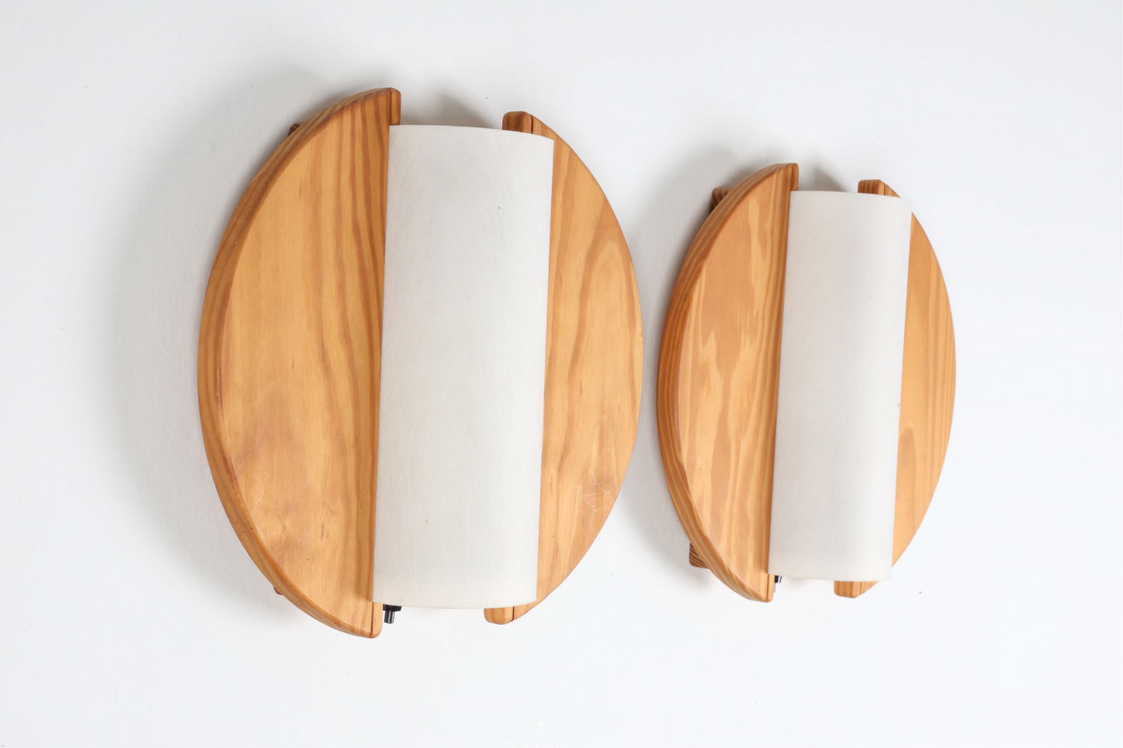 (2) SWEDISH MODERN PINE WALL LIGHTS C.1970'S (1 of 10)