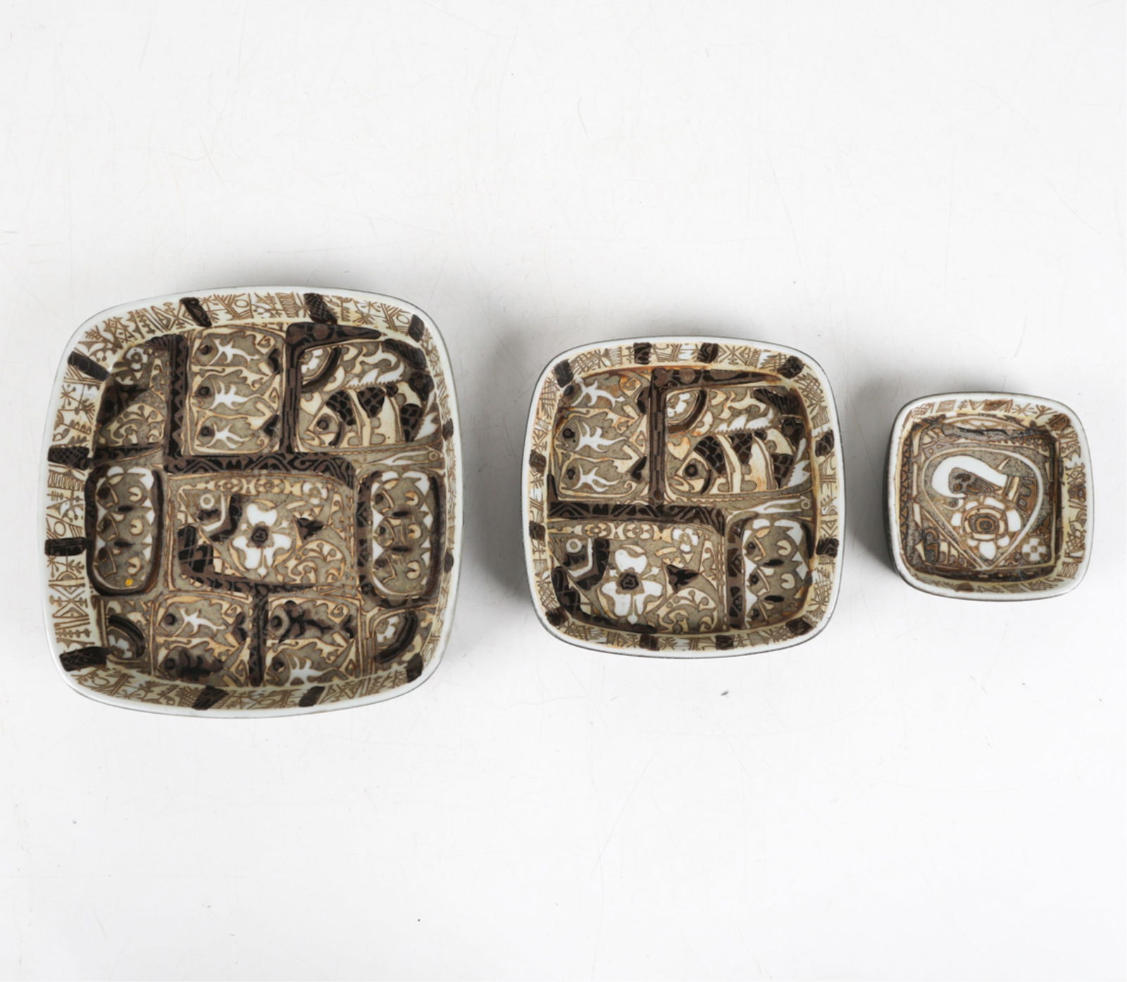 NILS THORSSON ROYAL COPENHAGEN FAJANCE CERAMICS: Designed by Nils Thorsson for Royal Copenhagen. Marking to undersides. Dimensions: (Largest) h 1.5" x W 9" x D 9" Condition: Minor scuffs to underside. Presents well overall.