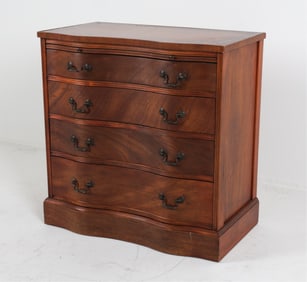MAHOGANY CHEST OF DRAWERS