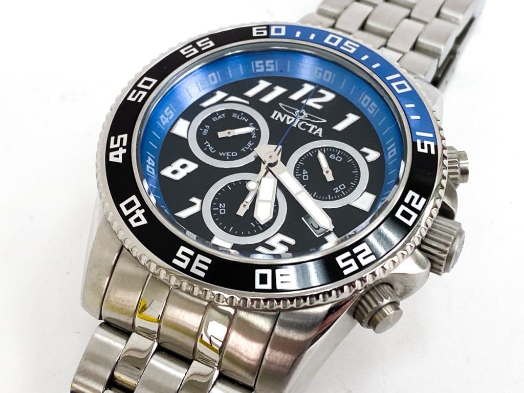 INVICTA PRO DIVER SCUBA CHRONOGRAPH MENS WATCH: Featuring a 50mm stainless steel case with a flame-fusion quartz crystal movement. Model number 22323. Marked on face and on backside. Inscribed Swiss parts movement assembled in Thailand on underside