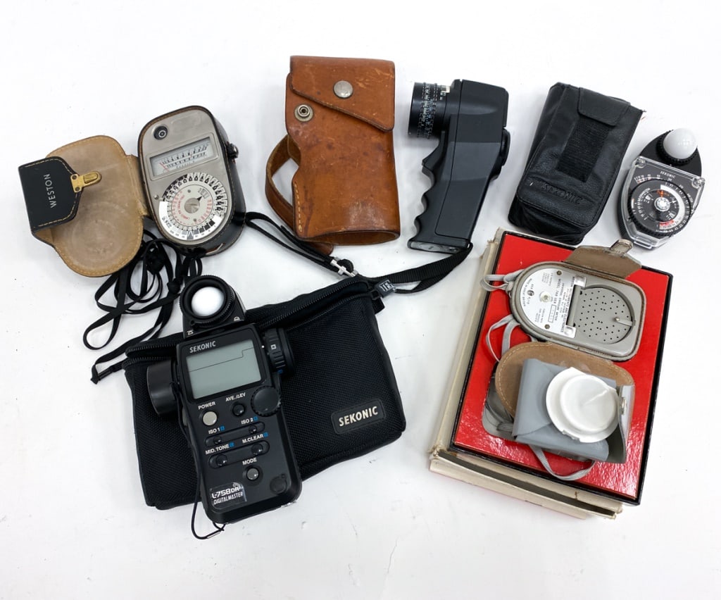 GROUPING OF PHOTOGRAPHY ACCS. INCL LIGHT METERS (1 of 15)