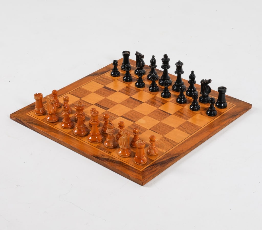 RAJAH-SKAK CHESS SET AND BOARD CIRCA 1960'S (1 of 16)