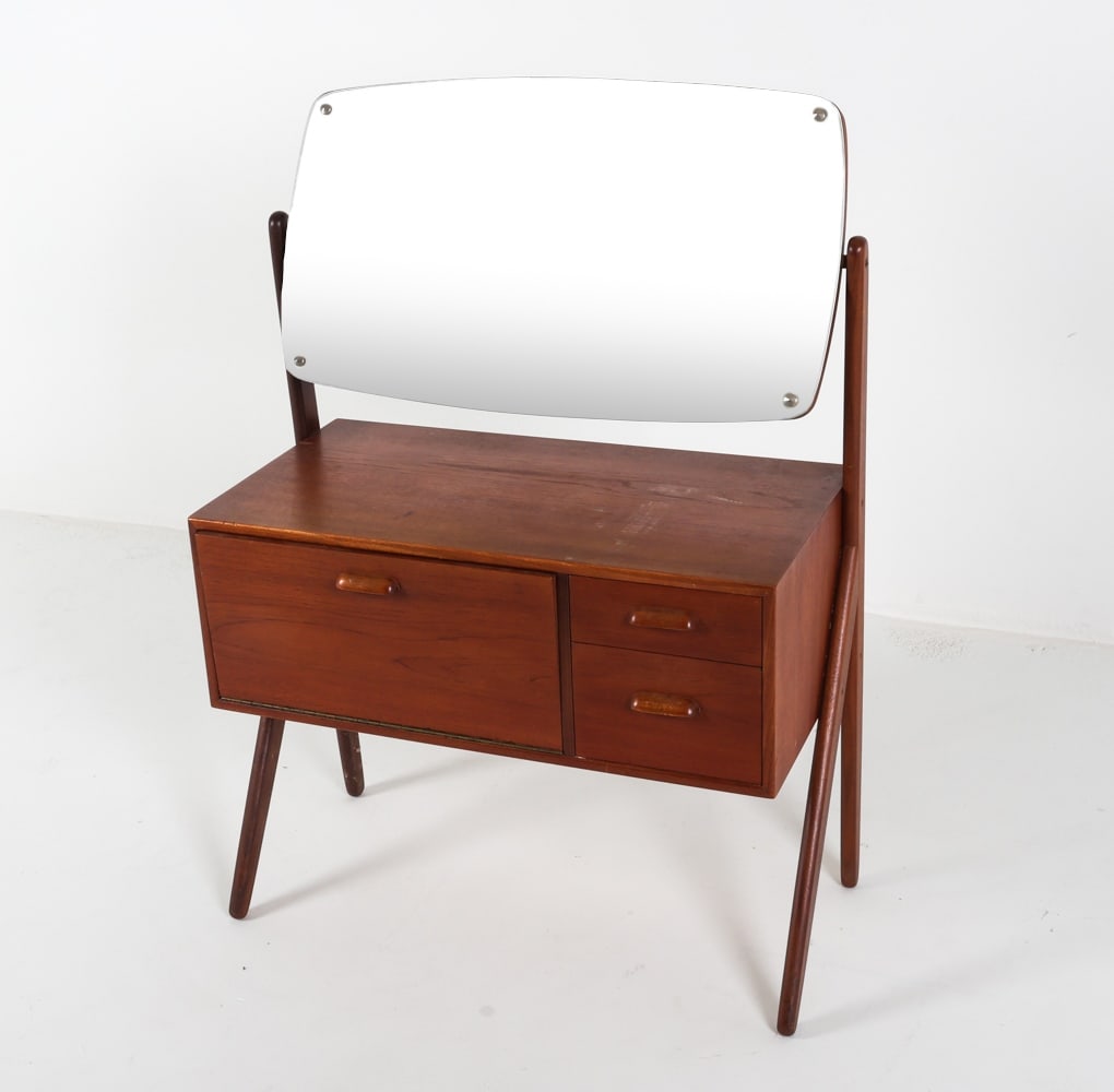 SIGFRED OMANN DANISH TEAK VANITY C.1960'S (1 of 14)