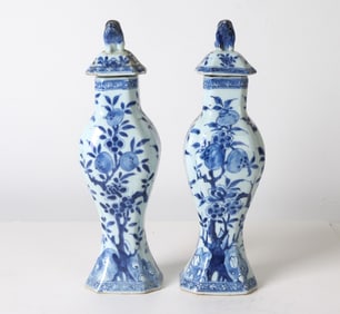 19TH C. CHINESE PORCELAIN VASES W/ LIONS