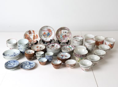 GROUPING OF JAPANESE & CHINESE PORCELAIN
