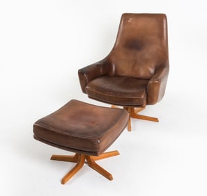 SWEDISH OAK & LEATHER SWIVEL LOUNGE CHAIR