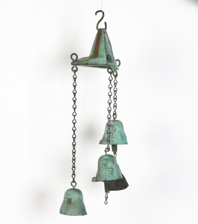 PAOLO SOLERI CAST BRONZE WINDBELL CHIMES: Dimensions: H 14" x 3.75" Condition: Tarnishing to metal. Scuffs and marks. Wear consistent with age and use.