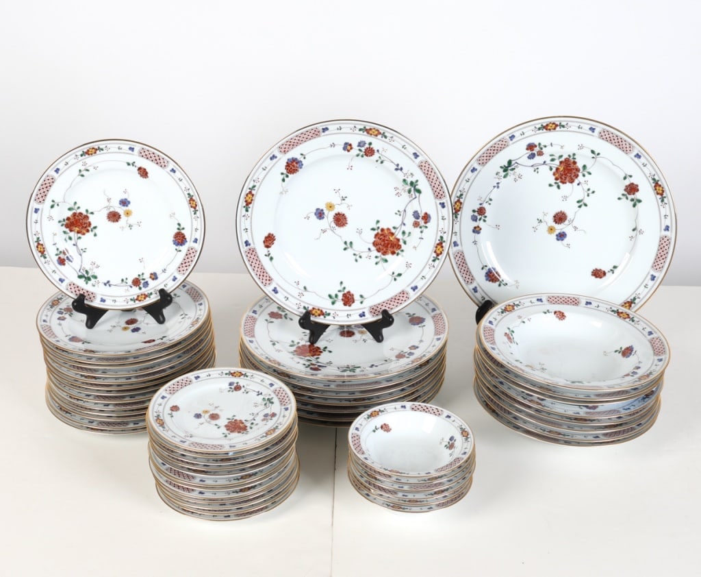 NORITAKE PORCELAIN SERVICE GROUPING (1 of 9)