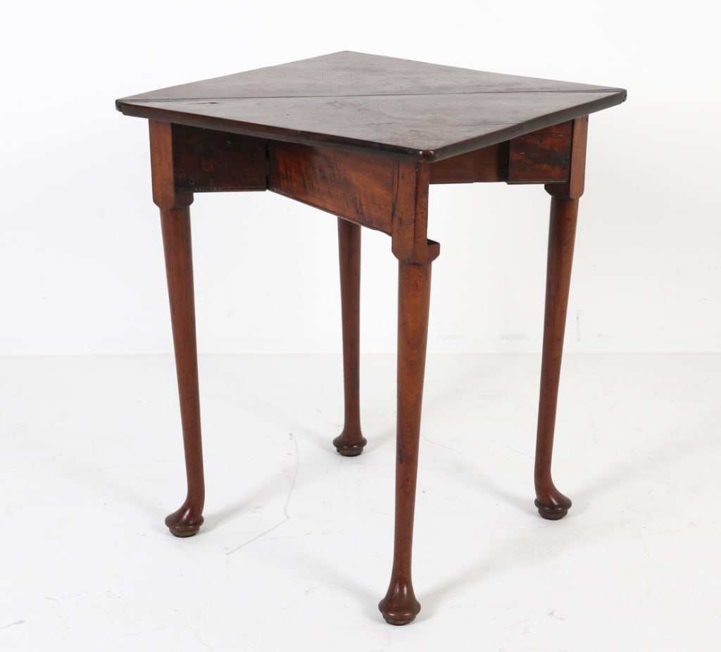 QUEEN ANNE STYLE GATE LEG HANDKERCHIEF TABLE (1 of 11)