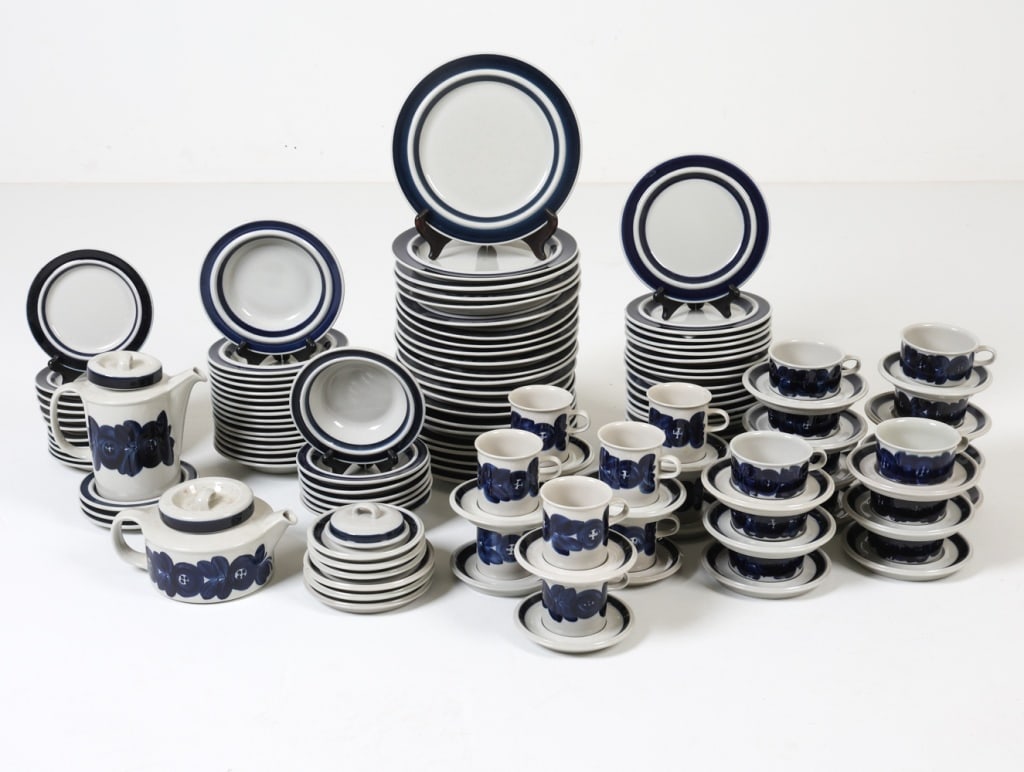 ARABIA OF FINLAND ANEMONE BLUE CERAMIC SERVICE (1 of 16)