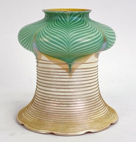 QUEZAL ART NOUVEAU PULLED FEATHER GLASS LAMP SHADE
