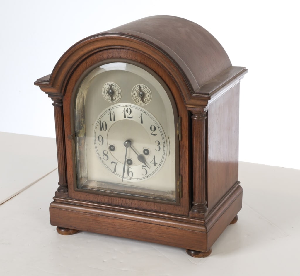 ANTIQUE JUNGHANS MAHOGANY MANTEL CLOCK (1 of 9)