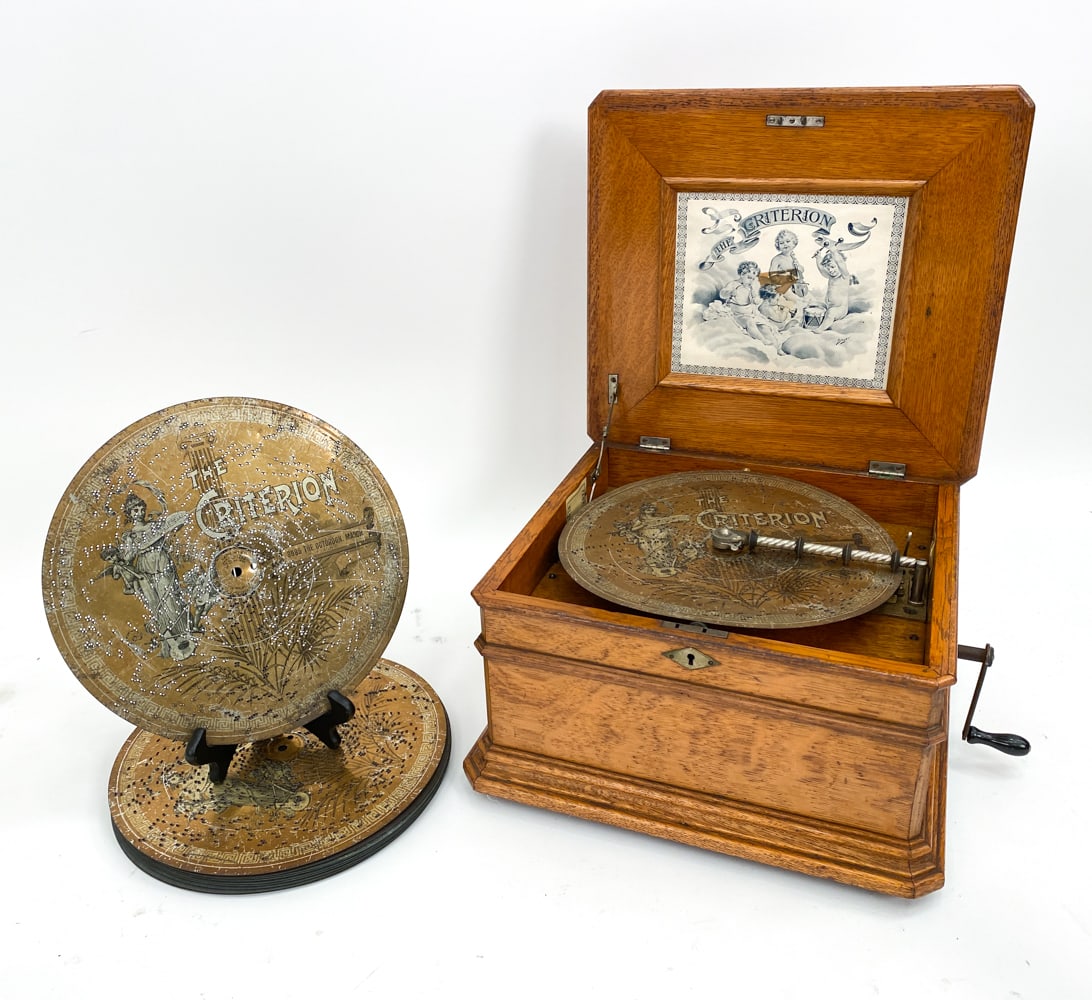 ANTIQUE CRITERION OAK MUSIC BOX WITH DISCS (1 of 20)
