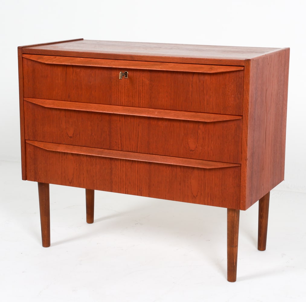 DANISH TEAK CHEST OF DRAWERS C. 1970'S: Dimensions: H 27.25" x W 31.5" x D 16". Condition: Few faint water rings. Light scuffs and scratches. Wear consistent with age and use. G193