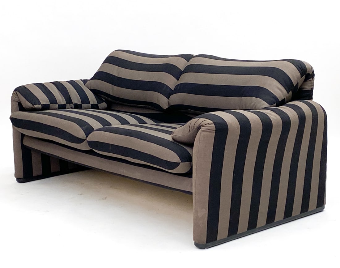 VICO MAGISTRETTI FOR CASSINA "MARALUNGA" SOFA (1 of 10)