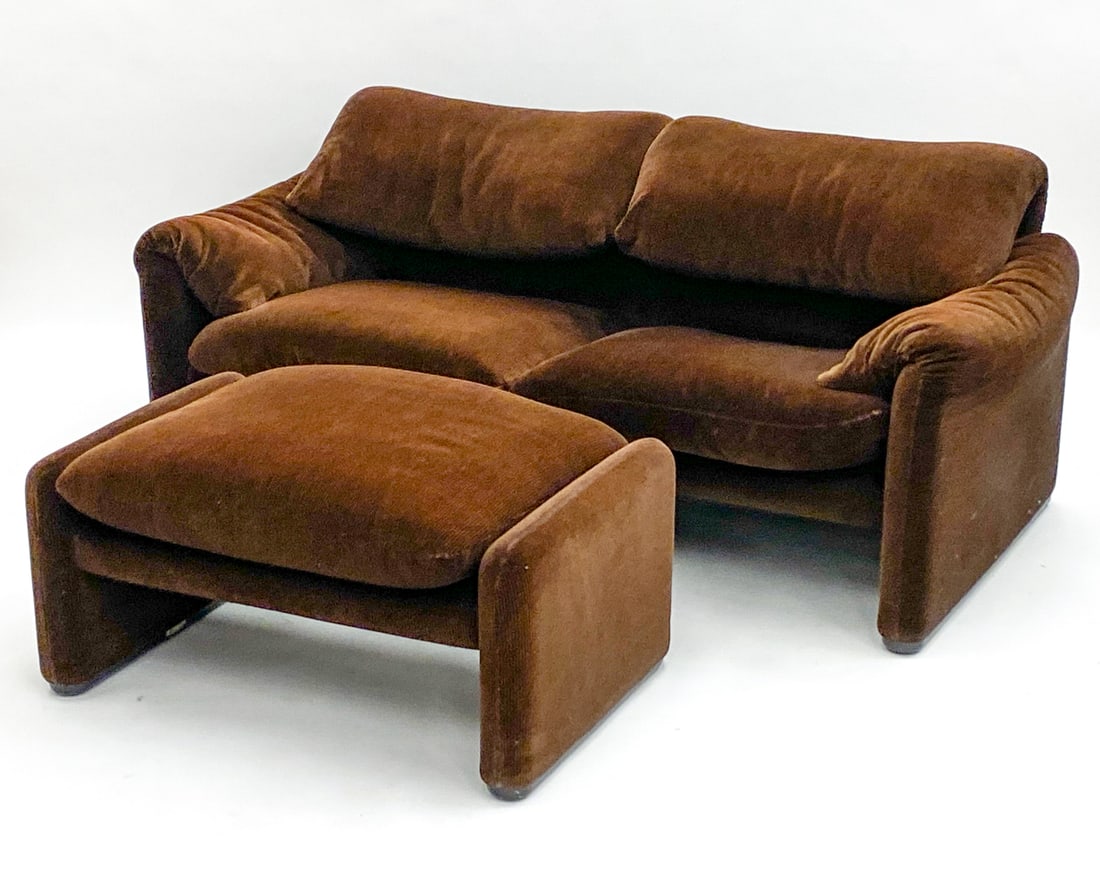 VICO MAGISTRETTI FOR CASSINA "MARALUNGA" SOFA (1 of 12)