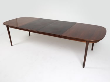 OLE WANSCHER STYLE ROSEWOOD EXTENDING DINING TABLE