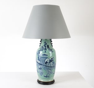 ANTIQUE CHINESE PORCELAIN VASE LAMP
