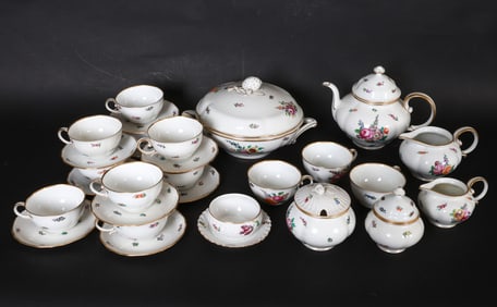 GROUPING OF VIENNA PORCELAIN