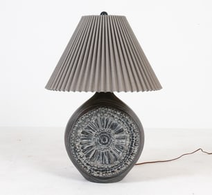 CONTEMPORARY CERAMIC TABLE LAMP