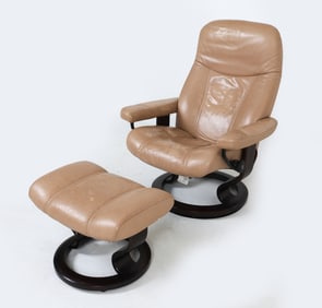 EKORNES STRESSLESS LEATHER LOUNGE CHAIR & OTTOMAN