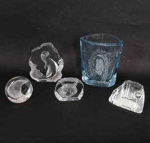 GROUPING OF SWEDISH ART GLASS